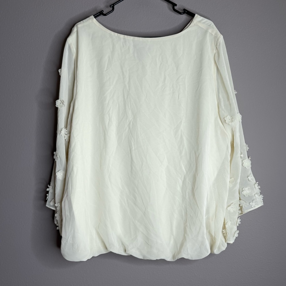 I.N. Studio 3-D Floral Applique Semi Sheer Sleeves Details Cream Blouse Sz 3X - Picture 6 of 11